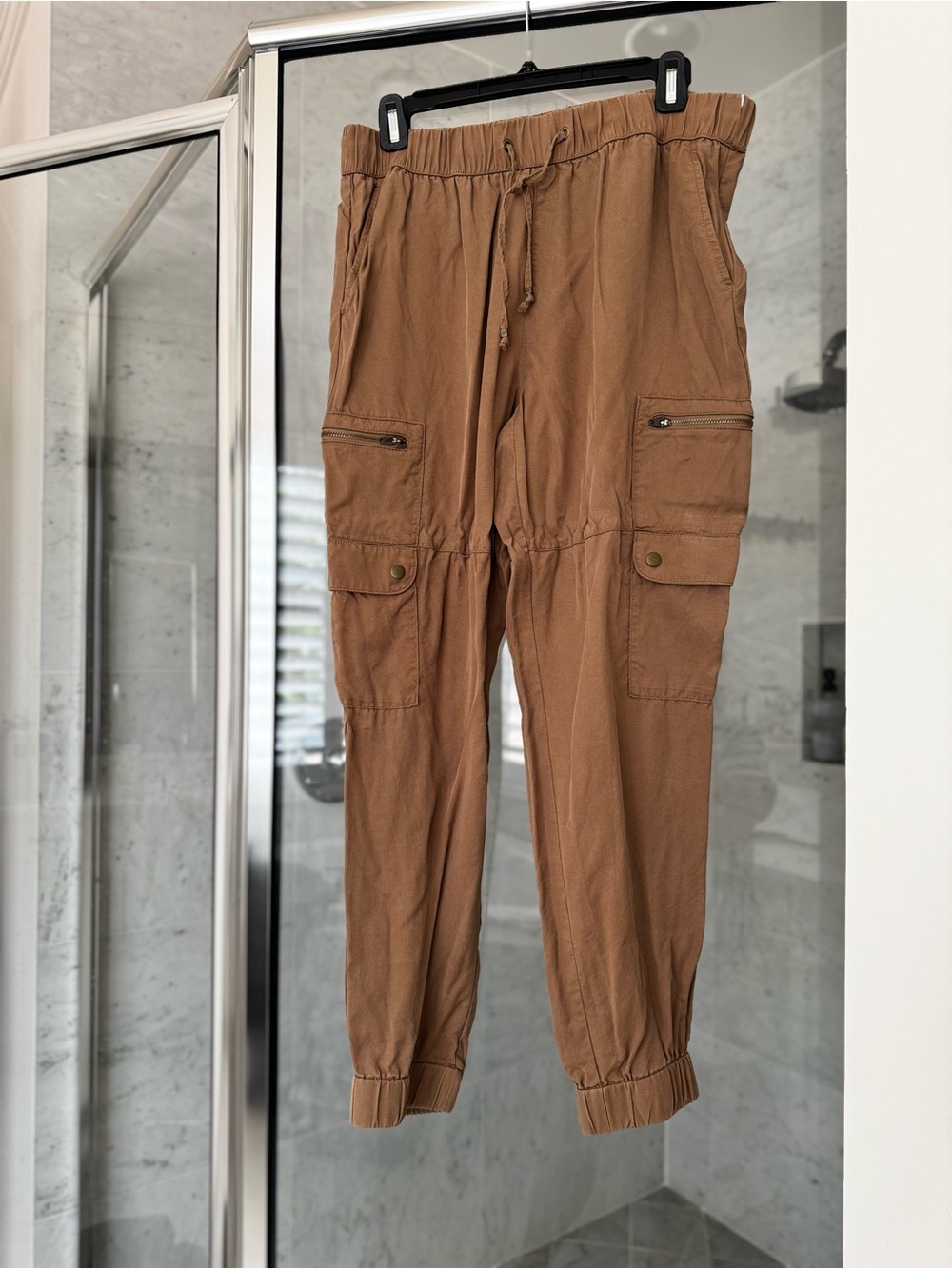 Women's Banana Republic Cargo Jogger Pants in Brown